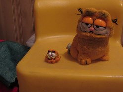 Garfield Bow Biter