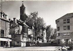 C04 - 268 - L'Entrée du Bourg