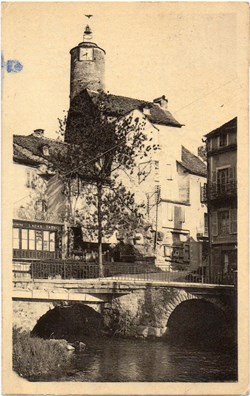 C18 - Place Jeanne d'Arc. L'Urugne...