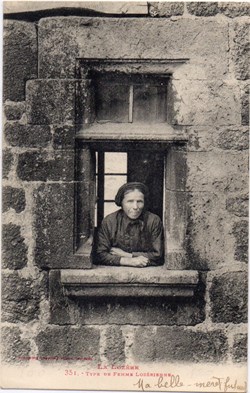 C15 - 351 - Type de Femme Lozérienne