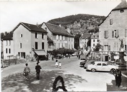 C03 - 203 - La Place Jeanne-d'Arc