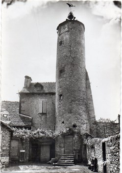 C05 - 34-8 - La Tour de l'Horloge XIIe siècle