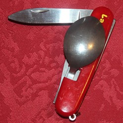 Couteau multipièces, souvenir