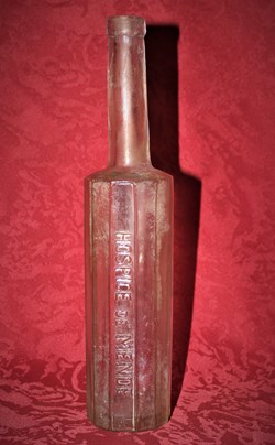 Petite bouteille de l'hospice de Mende.