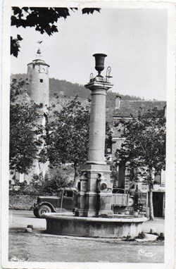 C36 - 10 - La Fontaine de la Cour...