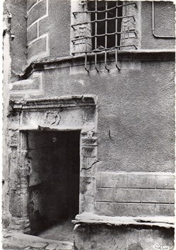 C03 - Porte ancienne, rue de la Ville