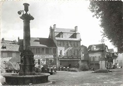 C04 - 252 - La Place, la Poste