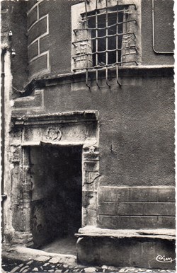 C36 - Porte ancienne