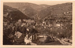 C17 - Vue panoramique. Au centre...