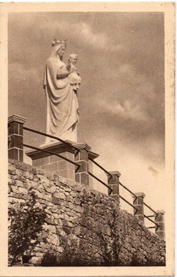 C17 - Statue de la Vierge érigée...