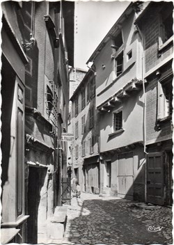 C03 - Un vieux quartier - La rue de la Ville