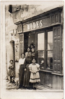 C01 - Modiste Rue Neuve