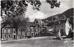 C34 - 105 - Le Monument aux Morts...