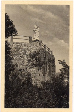C16 - Statue de la Vierge érigée...