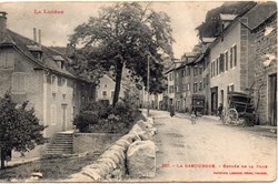 C15 - 387 - Entrée de la Ville