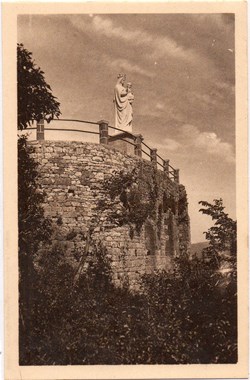 C16 - Statue de la Vierge érigée...