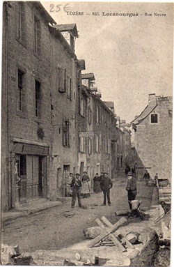 C18 - 845 - Rue Neuve