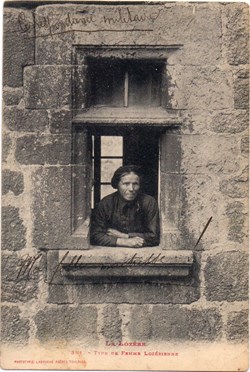 C15 - 351 - Type de Femme Lozérienne