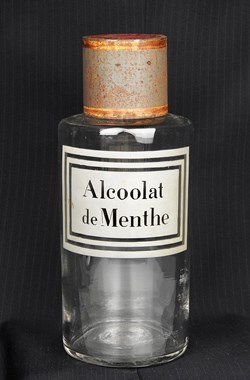 Flacon en verre grand modèle étiquette blanche Pharmacie RAVASSE