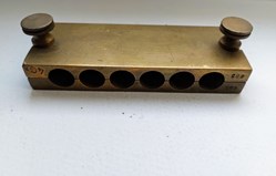 Moule en laiton 6 suppositoires 683- 4 Gr