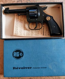 Révolver d'alarme