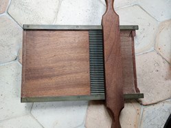 Pilulier ancien en bois et laiton