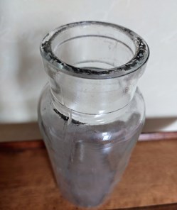 17 - Bocal en verre transparent