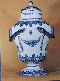 ROUSSEL N°33 Grand vase à thériaque 1778