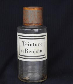 Flacon en verre petit modèle étiquette blanche Pharmacie RAVASSE