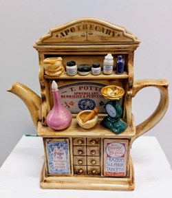 Pharmacie en faïence / théière de collection
