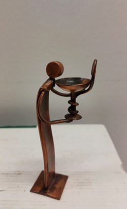 Un pharmacien et son emblème / figurine