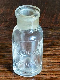 6 - Petit Flacon cylindrique " Teinture d'iode *