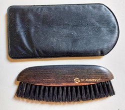 Dr CHARCOT Brosse à habit de voyage