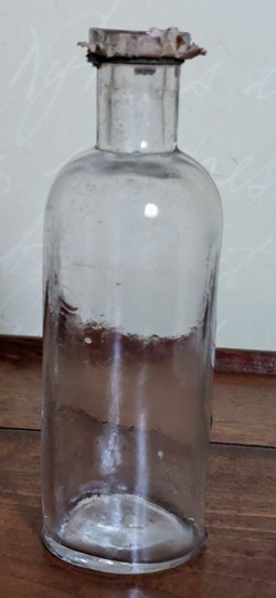 13 - Flacon cylindrique forme bouteille en verre