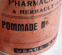 Petit pot à onguent en grès / POMMADE ?