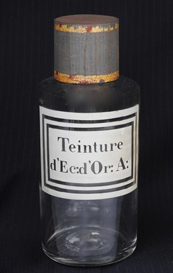 Flacon en verre petit modèle étiquette blanche Pharmacie RAVASSE