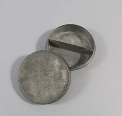Boîte à onguent en étain