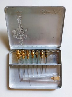 Boîte d'aiguilles médicales