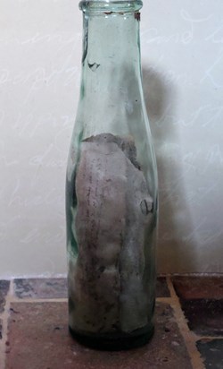 31 - Grande bouteille de Pharmacie