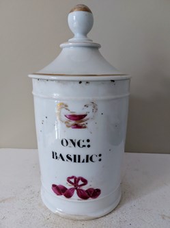 ONG: BASILIC: / Pot de Pharmacie