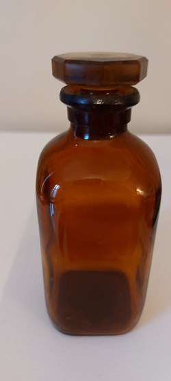 Flacon vide en verre ambré