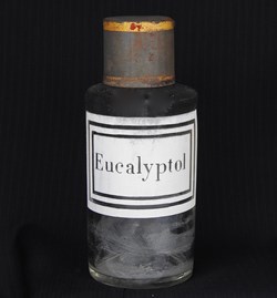 Flacon en verre petit modèle étiquette blanche Pharmacie RAVASSE