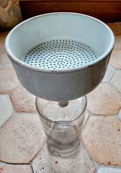 Entonnoir de filtration en porcelaine