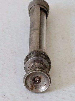 Seringue métal /corps en verre /piston gradué