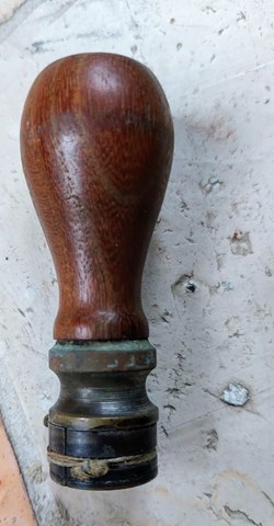 Cacheteur bois et laiton