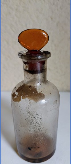 9.5 - Petit flacon en verre