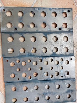 Cachets : Grilles métal alveolées 27 * 9.5 cm