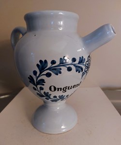 Chevrette à décor bleu " Onguent Populeum "