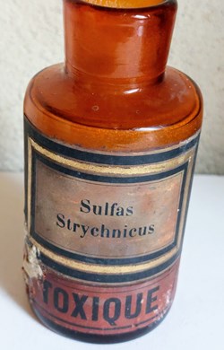 Flacon en verre ambré 11 cm "Sulfas Strychnicus"