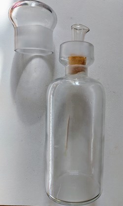 Flacon à bec verseur amovible "N1" verre incolore
